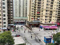 半山小镇房东直租门面  180平方 